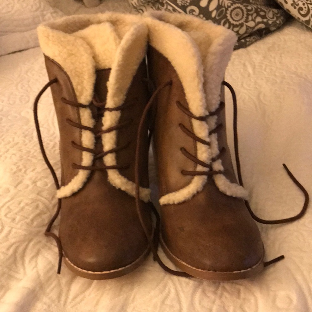 Restricted faux Sherpa booties